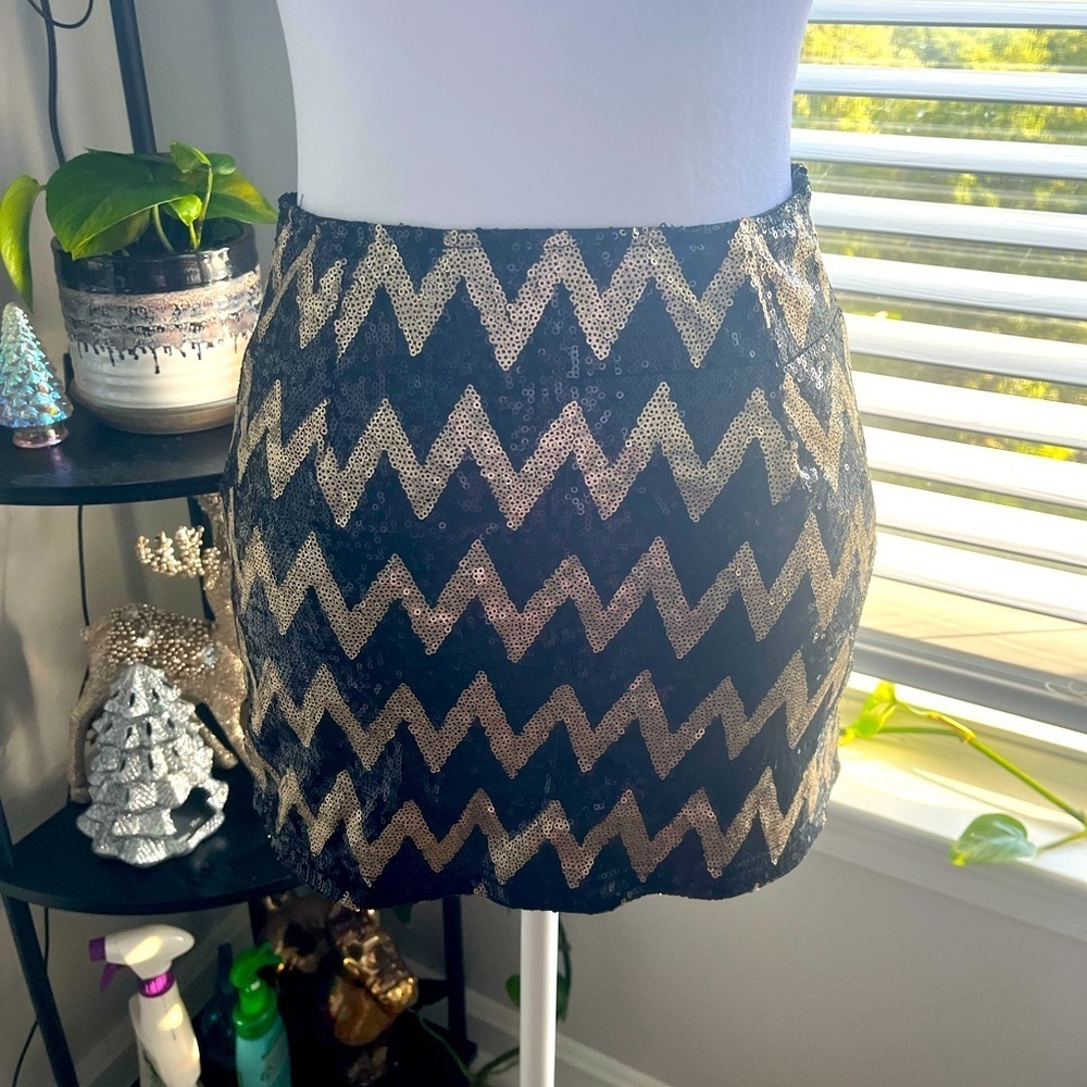 NAANAA Sequin Chevron Mini Skirt - Black and Gold
